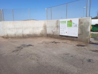La Brigada Municipal deixà l'entrada de l'EcoParc sense rastre d'escombraries. 