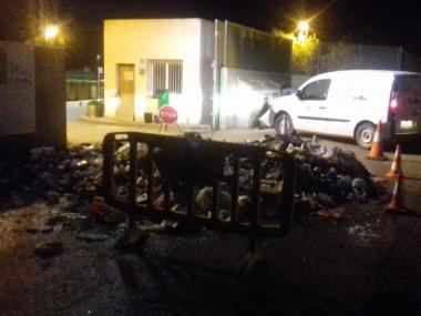 La càrrega del camió es va incendiar. 