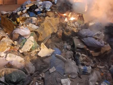 La càrrega del camió es va incendiar. 