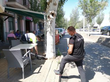 Tècnics fent l'avaluació dels arbres. 