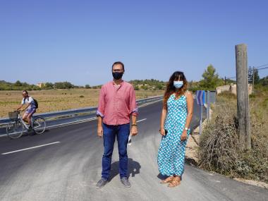 El batle de Manacor, Miquel Oliver, i la delegada d'Urbanisme, Núria Hinojosa, durant la presentació de la reforma. 