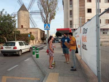 El delegat de Mobilitat, Sebastià Llodrà, amb els tècnics del CTM. 