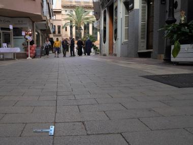Els operaris municipals ja han començat a marcar on s'hauran de col·locar les parades. 