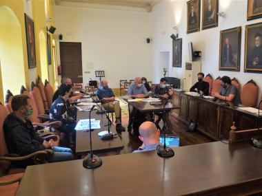 El batle de Manacor, Miquel Oliver, amb la resta de representants de l'equip de govern, els portaveus municipals i els responsables del CTM, encapçalats pel DG de Mobilitat i Transport terrestre, Jaume Mateu. 