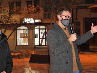 El batle de Manacor, Miquel Oliver, i la presidenta de la SAM, Cristina Capó, explicaren el nou projecte als veïnats. 
