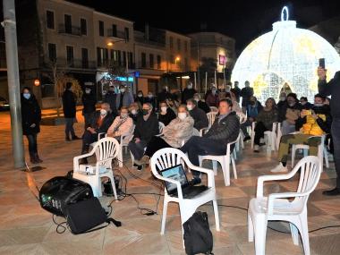 El batle de Manacor, Miquel Oliver, i la presidenta de la SAM, Cristina Capó, explicaren el nou projecte als veïnats. 