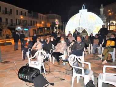 El batle de Manacor, Miquel Oliver, i la presidenta de la SAM, Cristina Capó, explicaren el nou projecte als veïnats. 