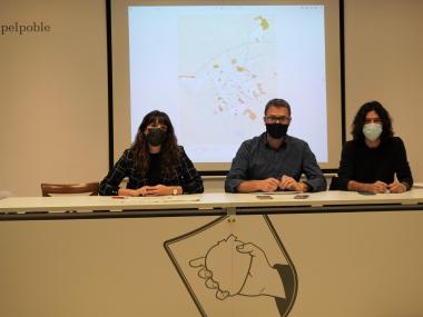 El batle de Manacor, Miquel Oliver, acompanyat de la delegada d'Urbanisme, Núria Hinojosa, i el delegat de Serveis Generals, Carles Grimalt aquest dimecres en roda de premsa. 