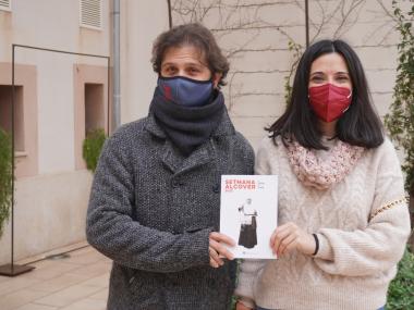 El delegat de Cultura, Mateu Marcé, i la gerent de la Institució Pública Antoni M. Alcover, Cristina Duran, han presentat el programa de la Setmana Alcover aquest dilluns en roda de premsa. 