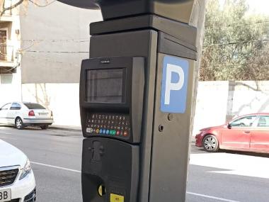 Els nous parquímetres són energèticament autònoms i permeten fer el pagament amb targeta