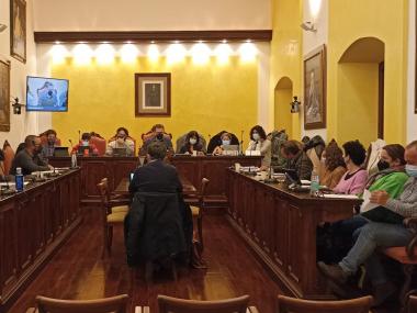 El batle de Manacor, Miquel Oliver, ha llegit la Declaració institucional per Ucraïna. 