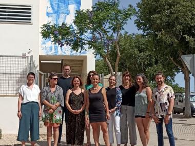 Catalina Julve és l'autora dels murals de l'IES Porto Cristo inaugurats avui. 