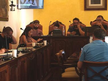 La presidenta de la SAM, Cristina Capó, davant la Junta General. 