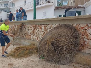 La SAM ha retirat de les platges aquells els elements que poden suposar un perill per a les persones. 