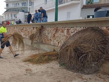 La SAM ha retirat de les platges aquells els elements que poden suposar un perill per a les persones. 