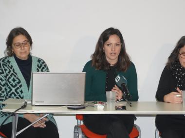 Magdalena Salas, directora del Museu d'Història de Manacor; Núria Hinojosa, delegada de Patrimoni; i Kika Coll, directora insular de Patrimoni del Consell. 