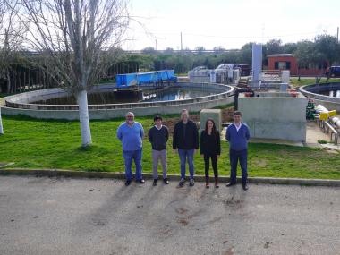 El batle de Manacor, Miquel Oliver; la presidenta de la SAM, Cristina Capó; el vicepresident de la SAM, Sebastià Nadal; el gerent de la SAM, Francesc Grimalt; i el representant de l'empresa constructora MAN. 