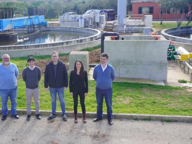 El batle de Manacor, Miquel Oliver; la presidenta de la SAM, Cristina Capó; el vicepresident de la SAM, Sebastià Nadal; el gerent de la SAM, Francesc Grimalt; i el representant de l'empresa constructora MAN. 