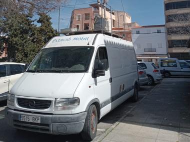 Laboratori mòbil de medició de la qualitat de l'aire instal·lat a Manacor. 