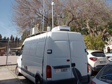 Laboratori mòbil de medició de la qualitat de l'aire instal·lat a Manacor. 