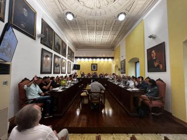 La proposta es va aprovar per unanimitat de tots els grups polítics. 