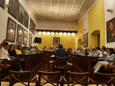 La proposta es va aprovar per unanimitat de tots els grups polítics. 