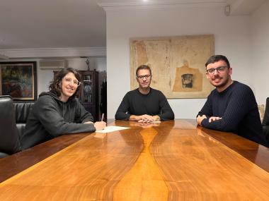 Amàlia Salas, aquest dimarts amb el batle de Manacor, Miquel Oliver, i el delegat de Cultura, Ferran Montero. 