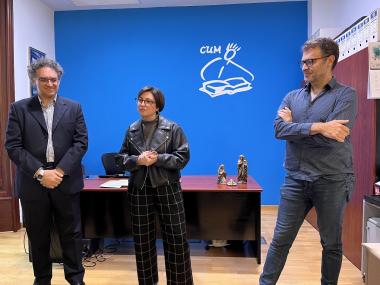 Miquel Oliver, Carme Gomila i Jaume Rigo moments abans d'entregar els premis als estudiants guanyadors. 