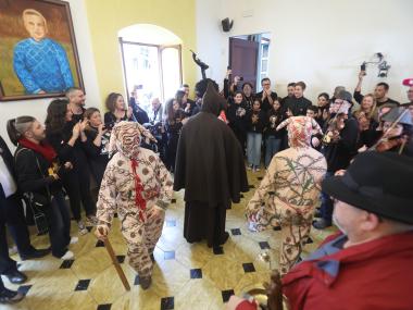 Ball de la colla de dimonis i Sant Antoni a la Sala. 