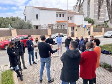 El batle de Manacor, Miquel Oliver, ha explicat el projecte a la premsa i a veïnats de la zona. 