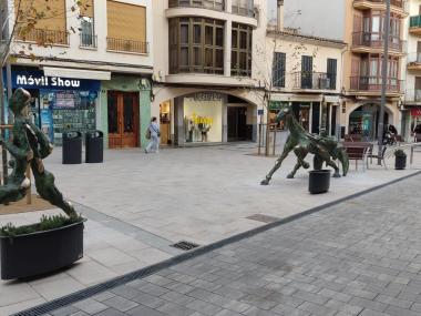 El conjunt escultòric de Llorenç Ginard instal·lat a la plaça des Cós. 