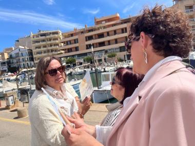 La delegada de Turisme, Júlia Acosta, i la delegada de Porto Cristo, Antònia Llodrà. 