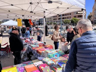 Mercadet artesà al passeig del Cap des Toll. 