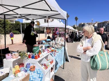 Mercadet artesà al passeig del Cap des Toll. 