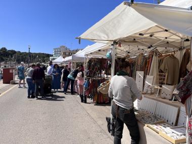 Mercadet artesà al passeig del Cap des Toll. 