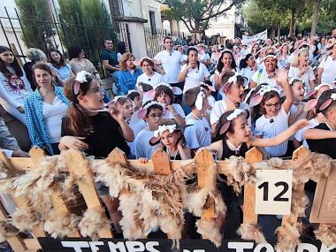 Desfilada de Carrosses i Comparses de les Fires i Festes de Primavera 2024. 