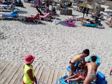 Servei de platges per a persones amb mobilitat reduïda. 
