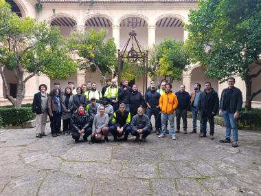 El batle de Manacor, Miquel Oliver, acompanyat dels membres de l'equip de govern i dels nous treballadors municipals. 