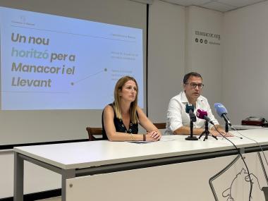El batle de Manacor, Miquel Oliver, i la portaveu del Grup Municipal del Partit Popular, Maria Antònia Sansó