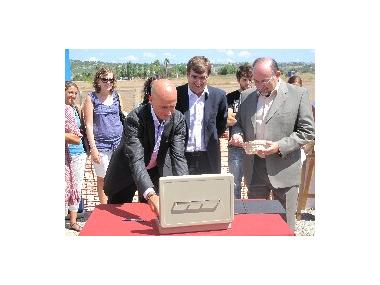 COL·LOCACIÓ DE LA PRIMERA PEDRA DEL NOU COL·LEGI D'EDUCACIÓ PRIMÀRIA I INFANTIL.