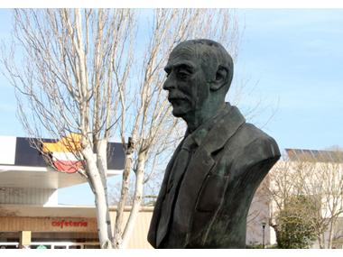 UN MOS D'ANTONI MUS: 