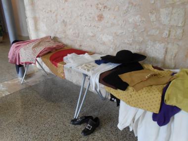 L'ESCOLA MUNICIPAL DE MALLORQUÍ DIVULGA  ENTRE ELS ESCOLARS DEL MUNICIPI  LA INDUMENTÀRIA DE MALLORCA EN EL SEGLE XVIII