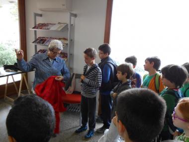 L'ESCOLA MUNICIPAL DE MALLORQUÍ DIVULGA  ENTRE ELS ESCOLARS DEL MUNICIPI  LA INDUMENTÀRIA DE MALLORCA EN EL SEGLE XVIII