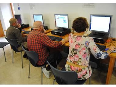 NOUS ORDINADORS  PER A LA BIBLIOTECA DE MANACOR