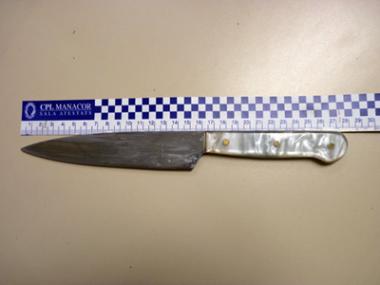 UN VEÏNAT DE MANACOR ÉS DETINGUT PER LA  POLICIA LOCAL DESPRÉS D'ATACAR I AMENAÇAR AMB UN GANIVET A LA SEVA MARE