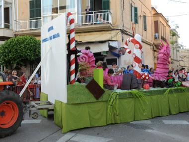 EL COL·LEGI LA SALLE GUANYA LA DESFILADA DE CARROSSES I COMPARSES DE MANACOR