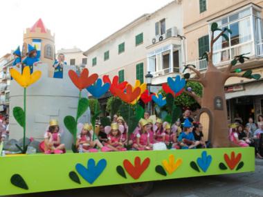 EL COL·LEGI LA SALLE GUANYA LA DESFILADA DE CARROSSES I COMPARSES DE MANACOR