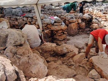 CLOENDA CAMPANYA 2014 D’EXCAVACIÓ EN EL JACIMENT PREHISTÒRIC DE S’HOSPITALET VELL (MANACOR)