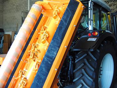 L'AJUNTAMENT DE MANACOR ADQUIREIX UN NOU TRACTOR AMB DESBROSSADORA PER A LES TASQUES DE SERVEIS