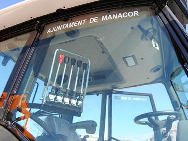 L'AJUNTAMENT DE MANACOR ADQUIREIX UN NOU TRACTOR AMB DESBROSSADORA PER A LES TASQUES DE SERVEIS